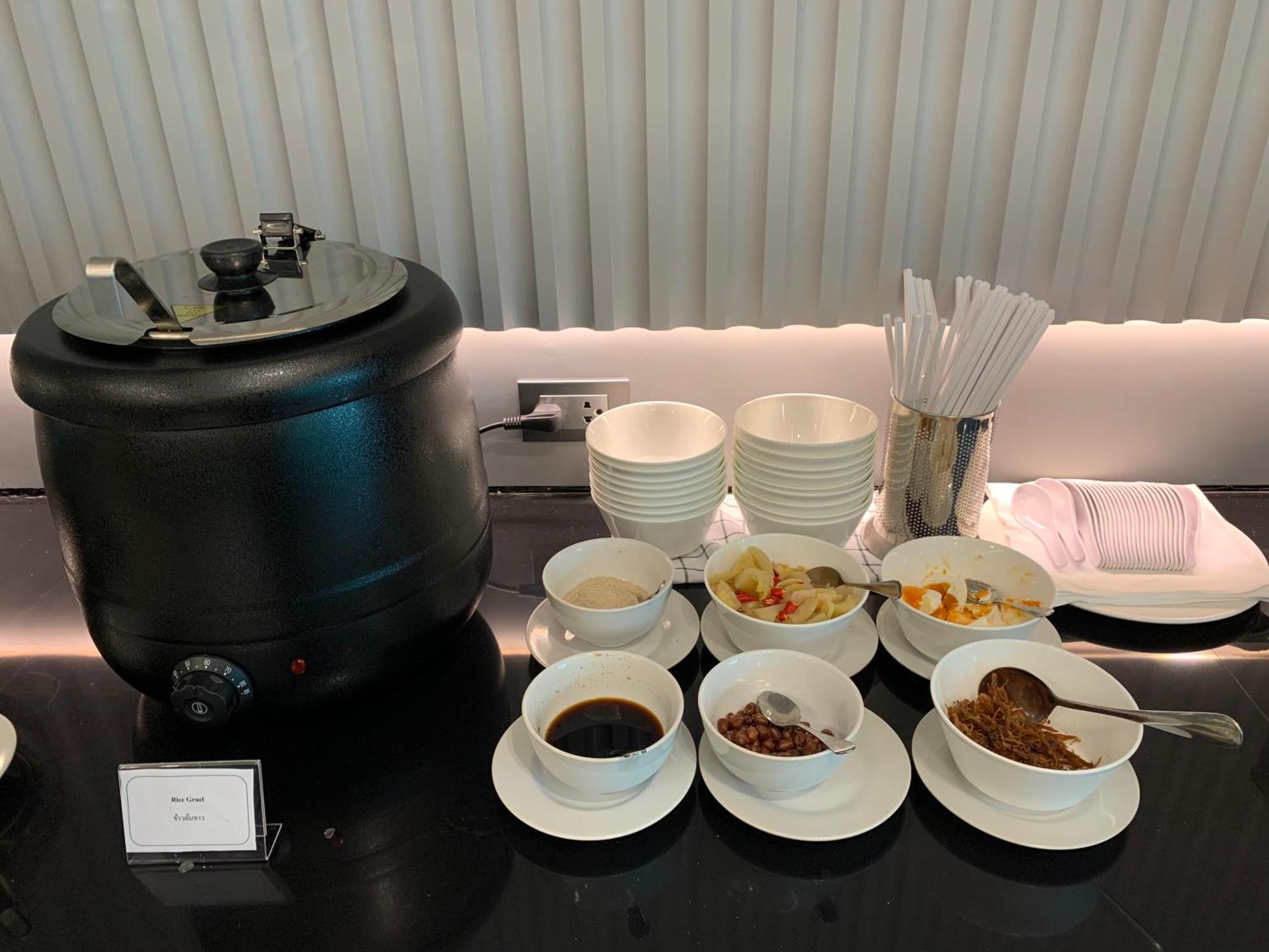 Thana Wisut Hotel Bangkok Luaran gambar