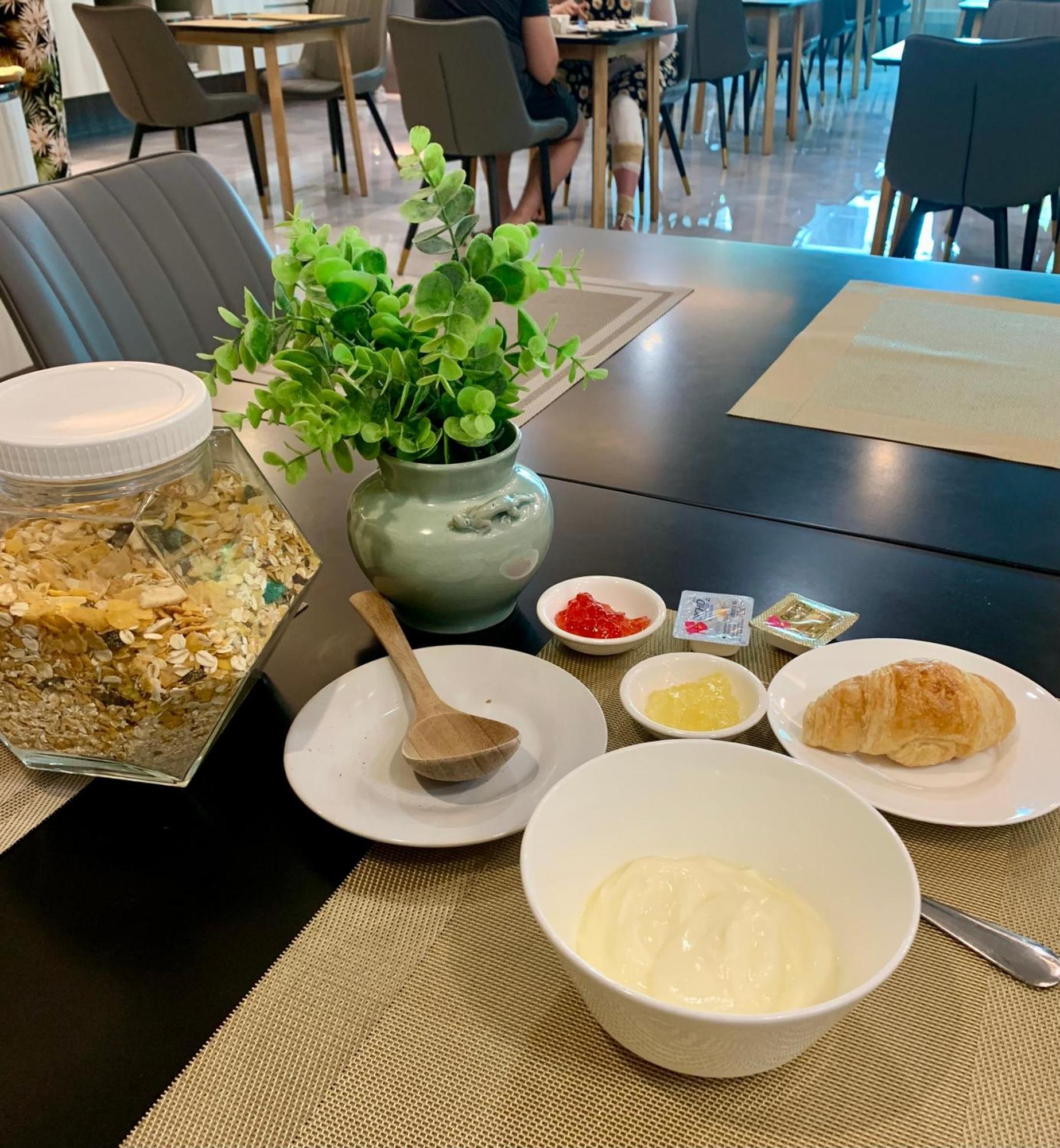 Thana Wisut Hotel Bangkok Luaran gambar